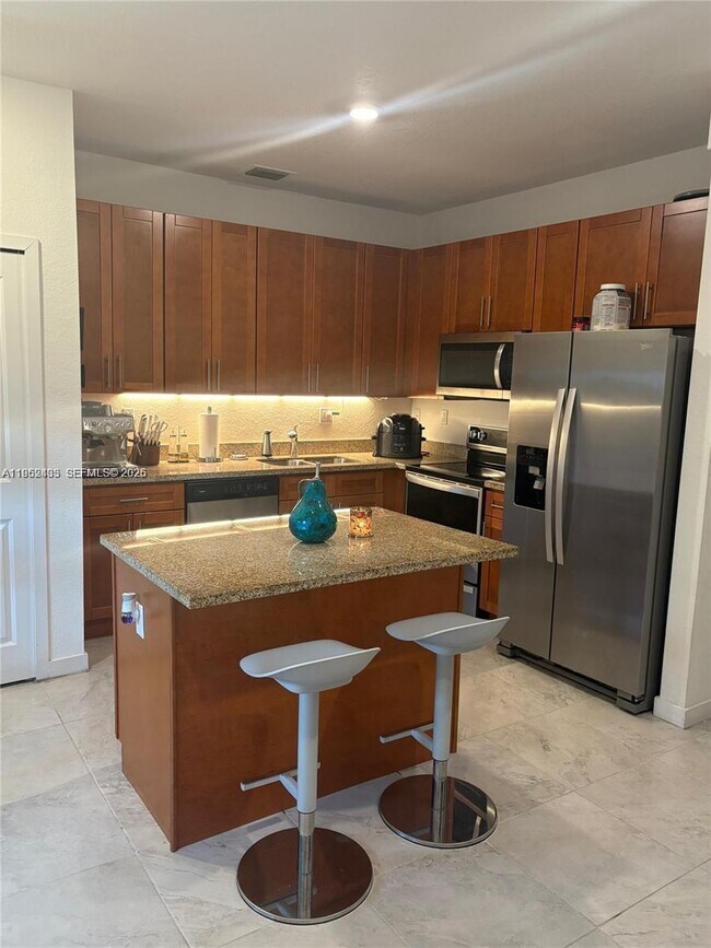 Foto del edificio - 13360 Tropical Ave