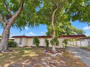 Building Photo - 7804 NW 73rd Terrace