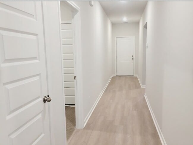 Building Photo - 275 Lillian St