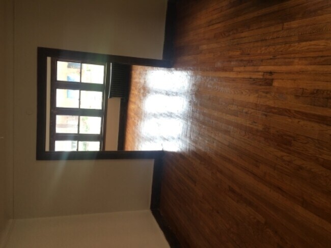 Foto del edificio - 2021-2021 Calvert Ave