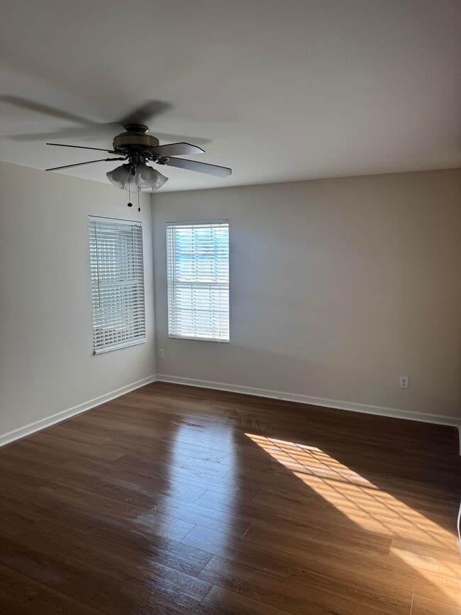 Foto del edificio - 2205 Lannigan Dr