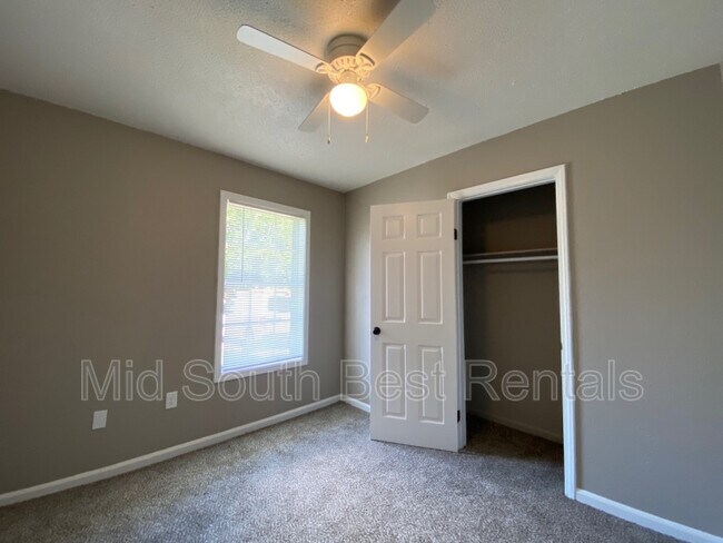 Building Photo - 509 Deerskin Dr