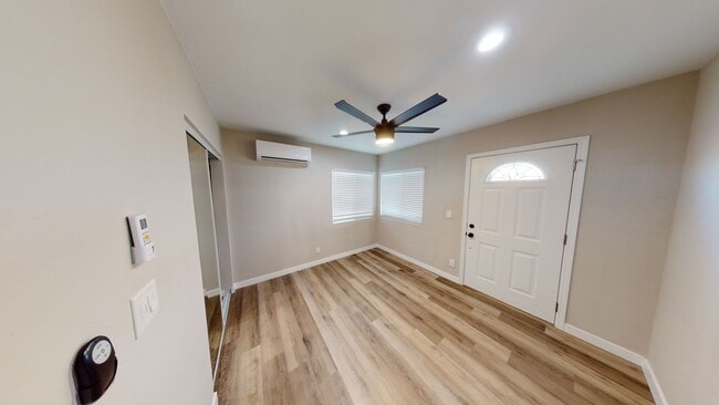 Foto del edificio - Renovated! 4BD/2BA on La Dorna