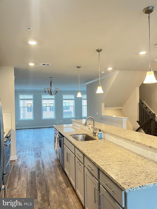 Building Photo - 45129 Kincora Dr