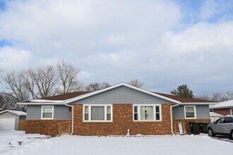 Building Photo - 5266 Plaza Ave