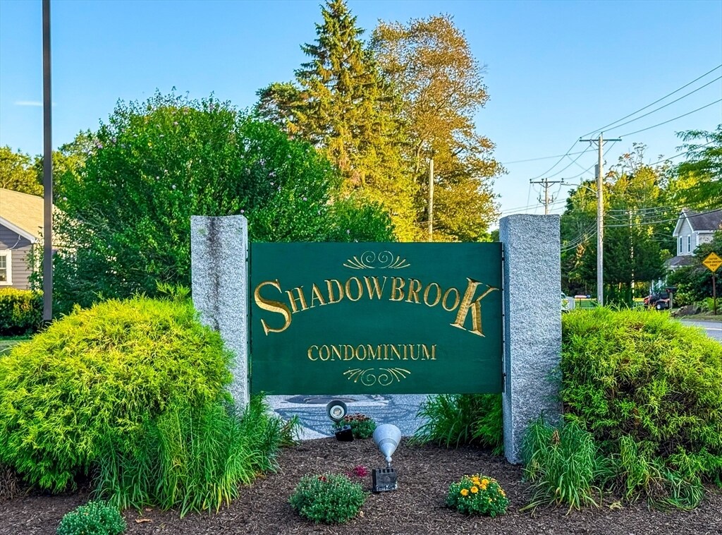 Primary Photo - 10 Shadowbrook Ln