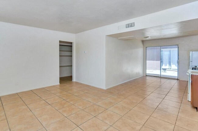 Foto del edificio - 621 N 30th Pl