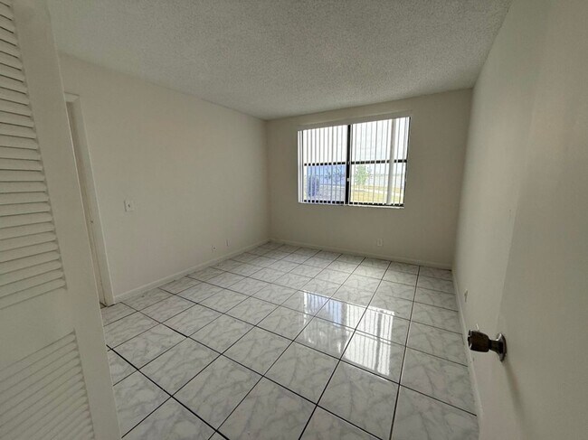 Building Photo - 760 Executive Center Dr