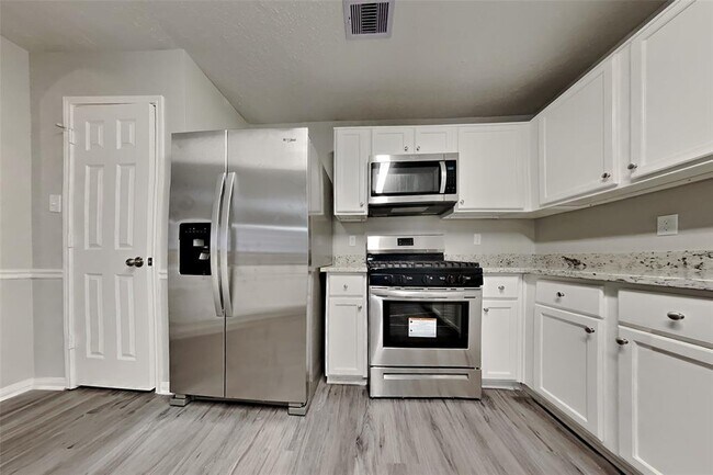 Foto del edificio - 1726 Stonehaven Village Cir