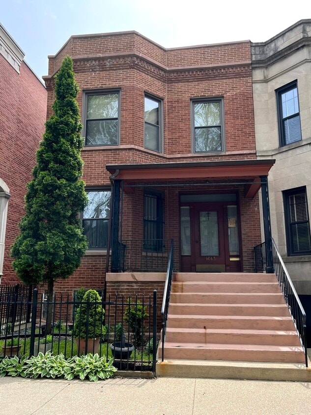 Primary Photo - 1643 W Byron St