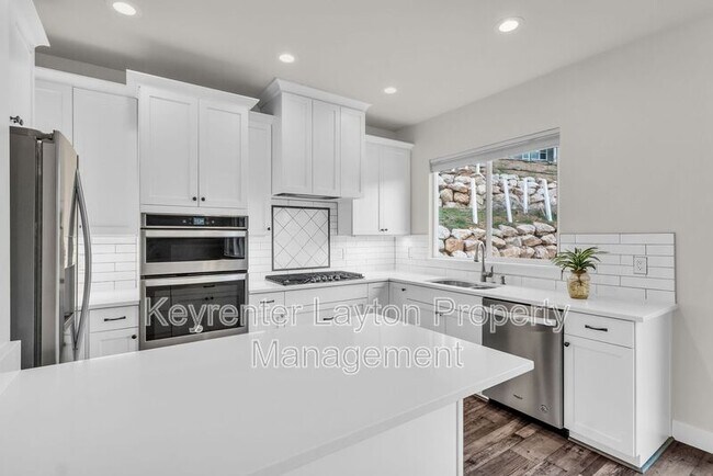 Building Photo - 1432 E Daylily Ct