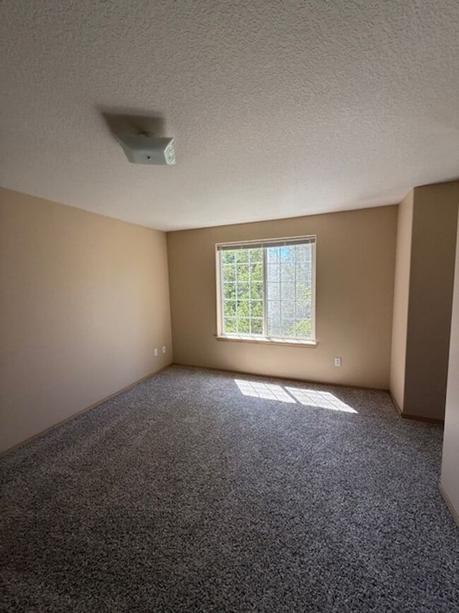 Building Photo - 3 Bedroom House for Rent