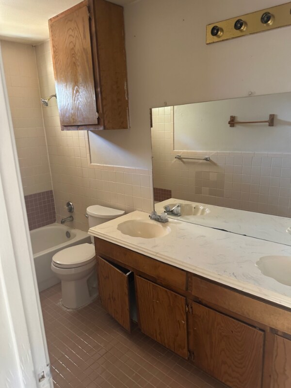 Building Photo - 174 Crescent Creek Ln