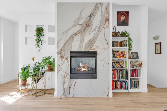 Living room - 1619 N Franklin St