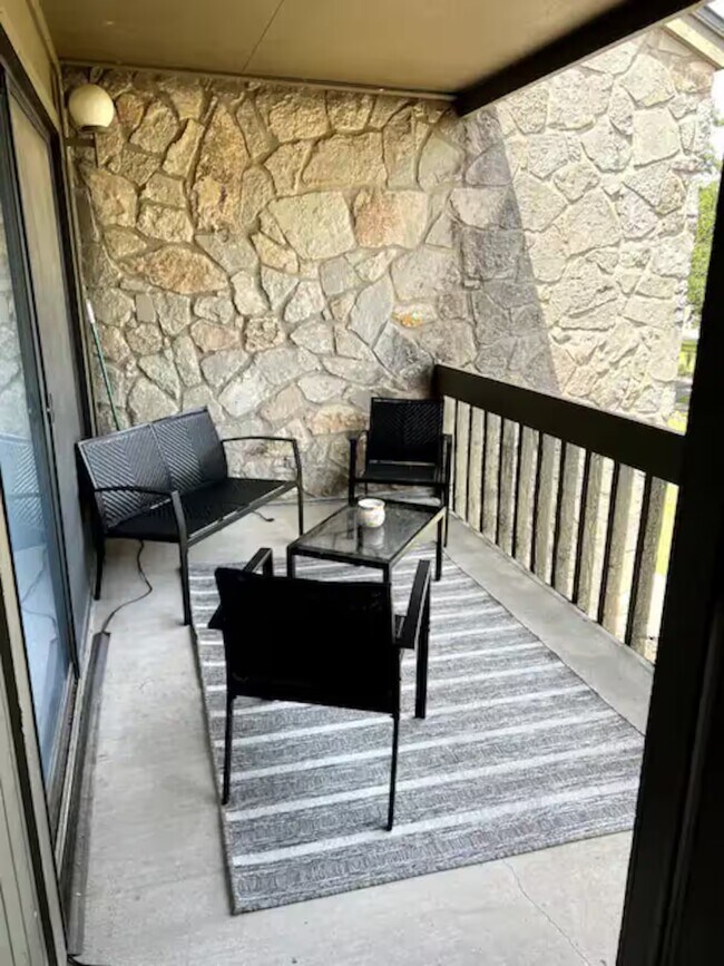 Foto del edificio - 222 T Bar M Dr