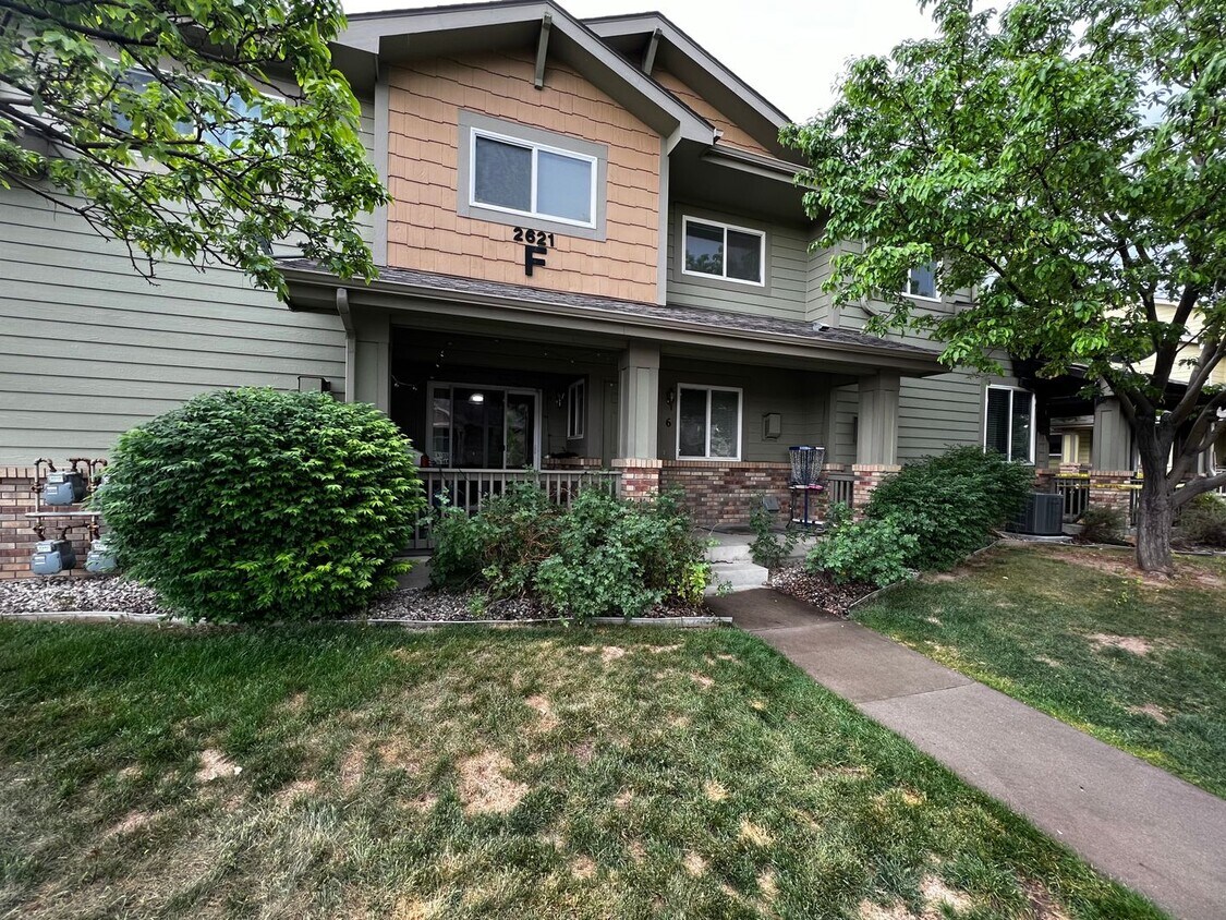 Foto principal - Great 2-Bed, 2.5-Bath Townhome in Prime Fo...