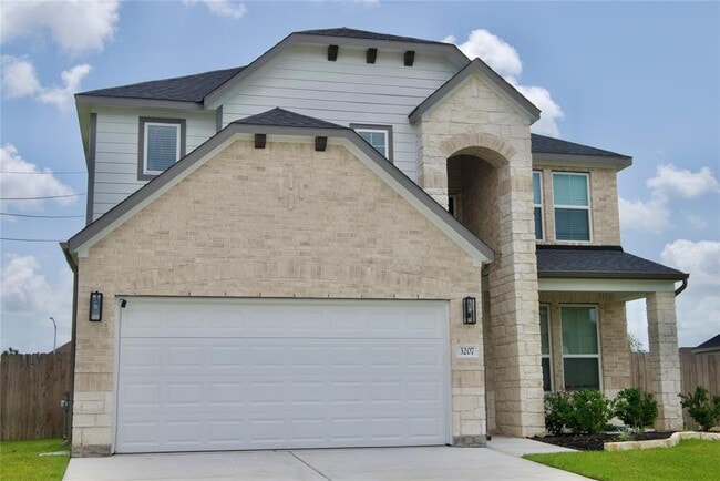 Building Photo - 3207 Tilley Dr