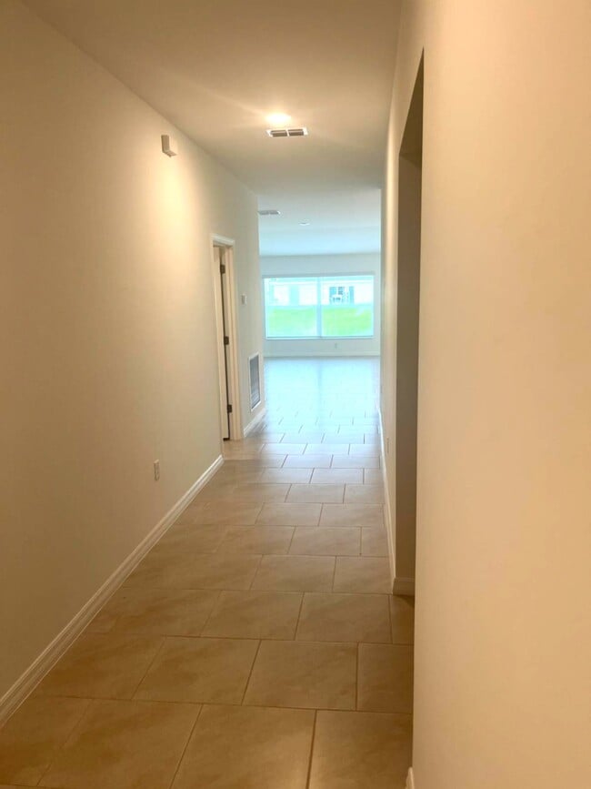 Building Photo - 3924 NE 17th Ave