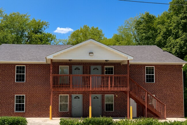 Foto del edificio - Beautifully Updated Apartments Next to Austin Peay!