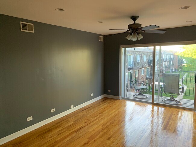 Building Photo - 9402 Bay Colony Dr Unit 3W