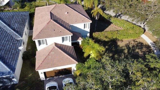 Photo - 1396 Banyan Way House