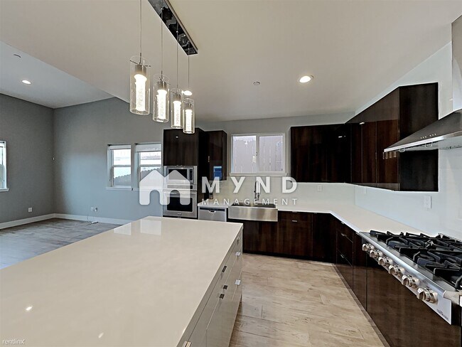 Building Photo - 4 br, 2.5 bath House - 2624 Inyo Ave