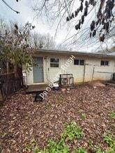 Building Photo - 706 W 47th St