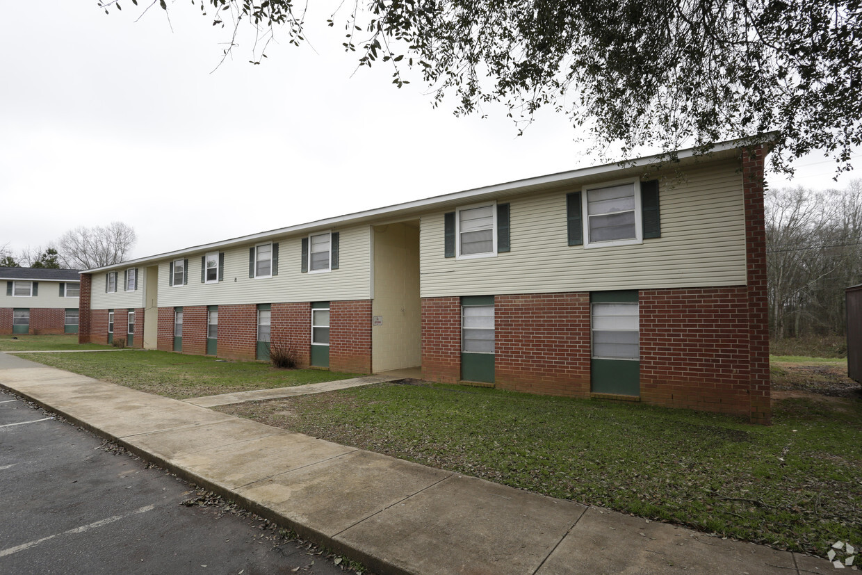 Primary Photo - Shamrock Apartments