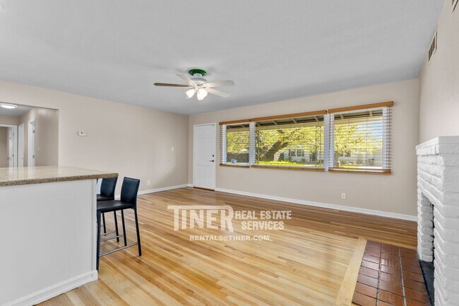 Foto del edificio - 2501 Laurence Ave