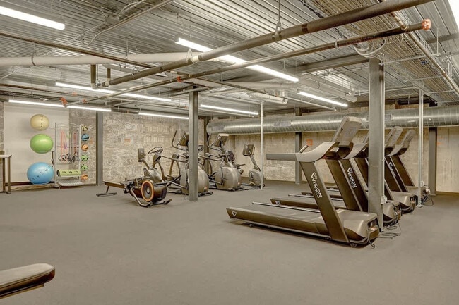 Building Photo - 1009 W Juneau Ave