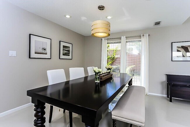Foto del edificio - 16351 Craighurst Dr