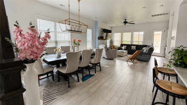 Foto del edificio - 1405 George Robbins Ln