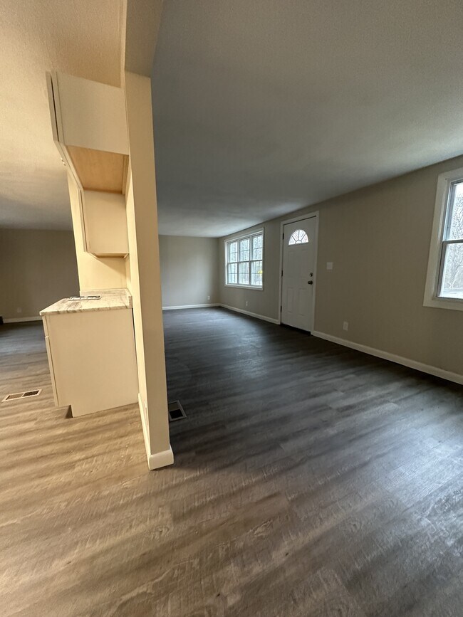 Building Photo - 696 Hixville Rd
