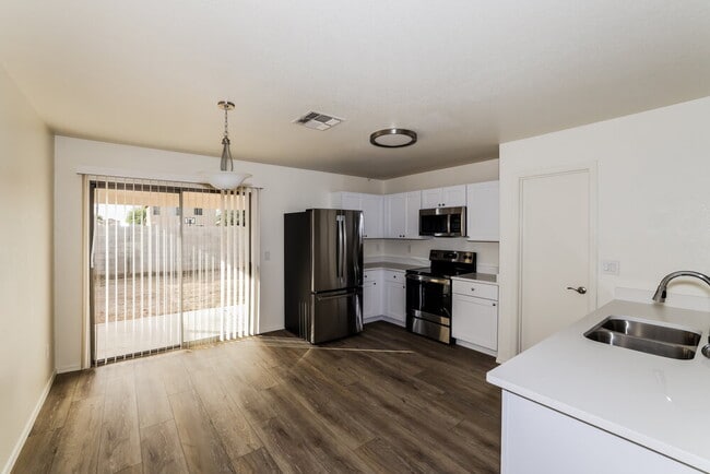 Building Photo - 11841 W Wethersfield Rd