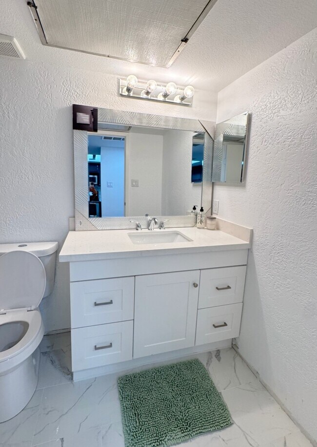 Foto del edificio - 14777 Wunderlich Dr