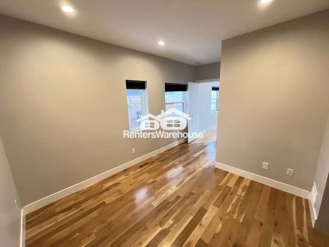 Building Photo - 1338 Perry St