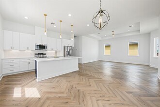 Building Photo - 23107 Miramar Dr