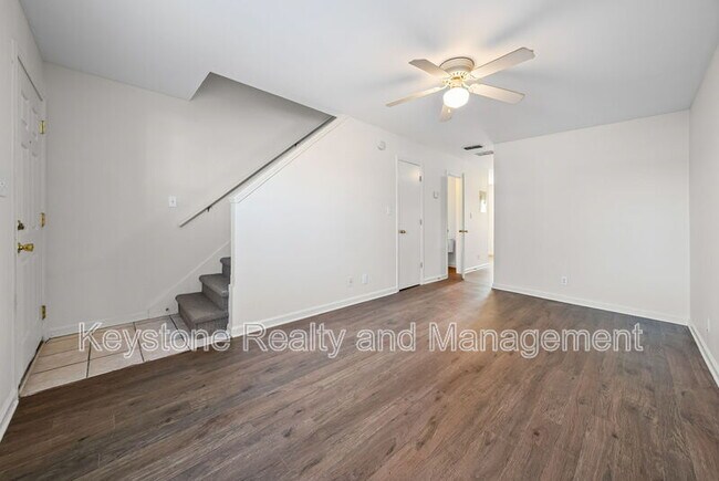Foto del edificio - 3312 Royster Ln