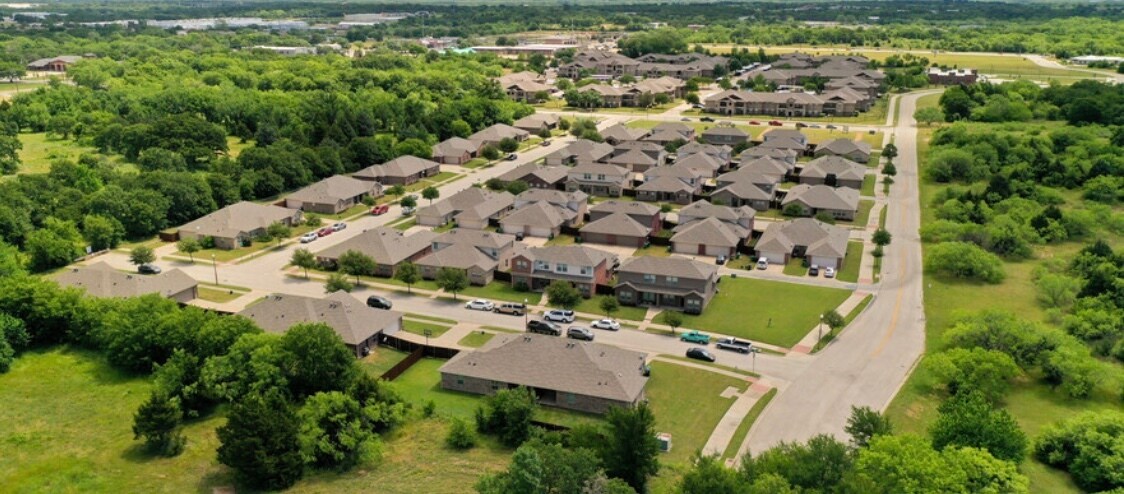 Foto del edificio - 3301 Wagon Trail Dr