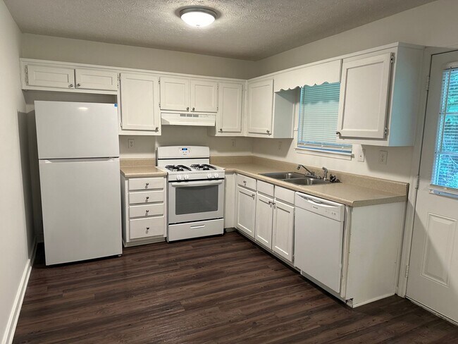 Building Photo - 5894/5896 SUMMERGLEN LN.