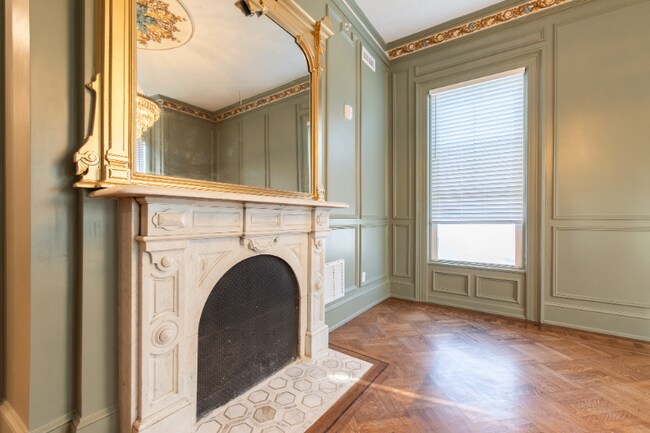 Building Photo - 215 Broadway