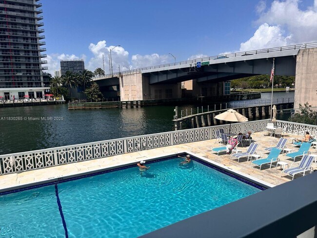Foto del edificio - 1801 S Ocean Dr