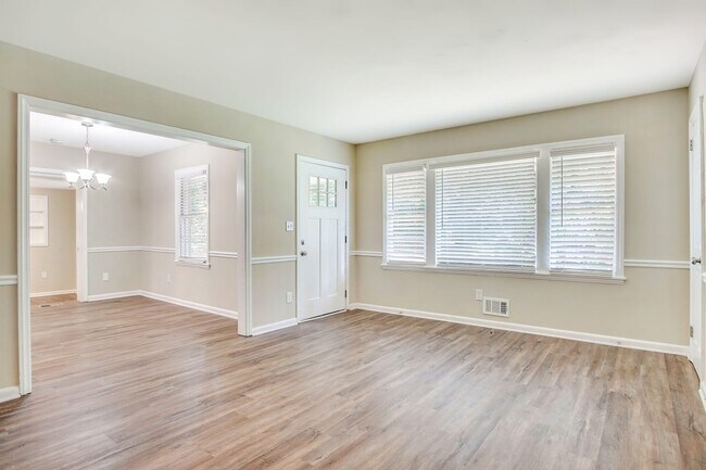 Building Photo - 5888 Simone Dr