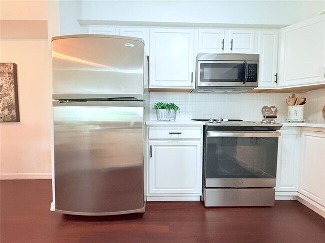 Foto del edificio - 9481 Highland Oak Dr