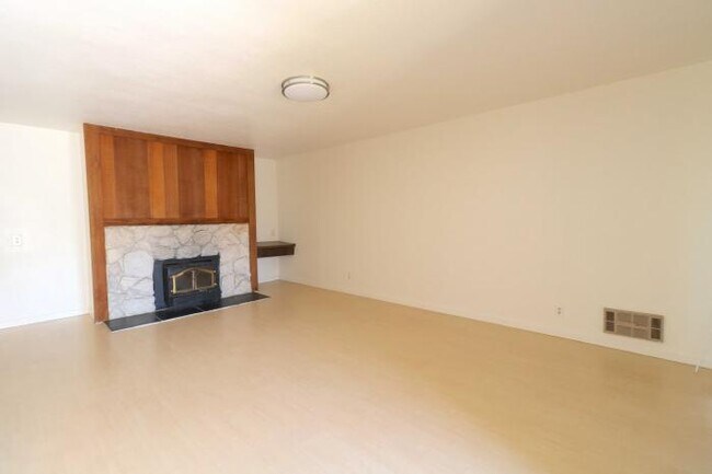 Foto del edificio - 2 bedroom in San Rafael CA 94901