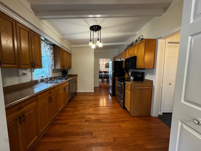 Building Photo - 72 Oceanside Dr