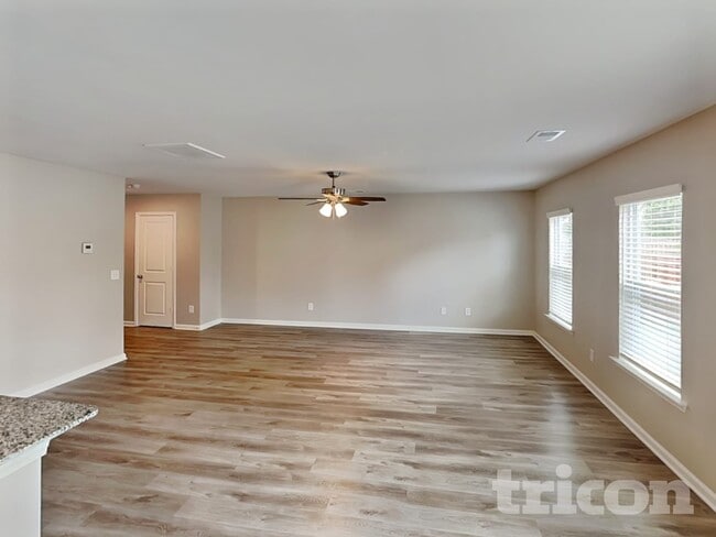 Building Photo - 725 Vanguard St