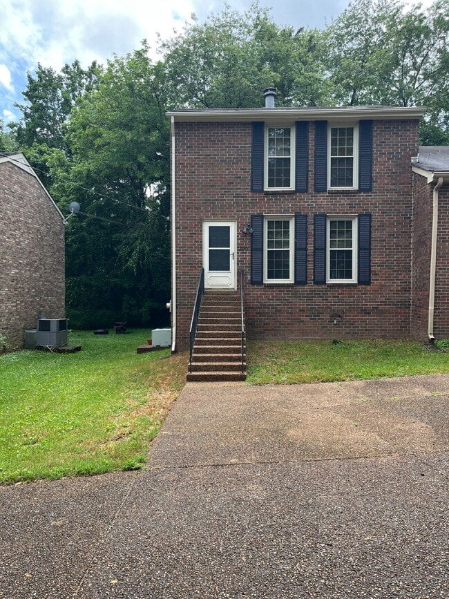 "Charming 2-Bed, 2.5-Bath Townhouse Retrea... - "Charming 2-Bed, 2.5-Bath Townhouse Retrea...