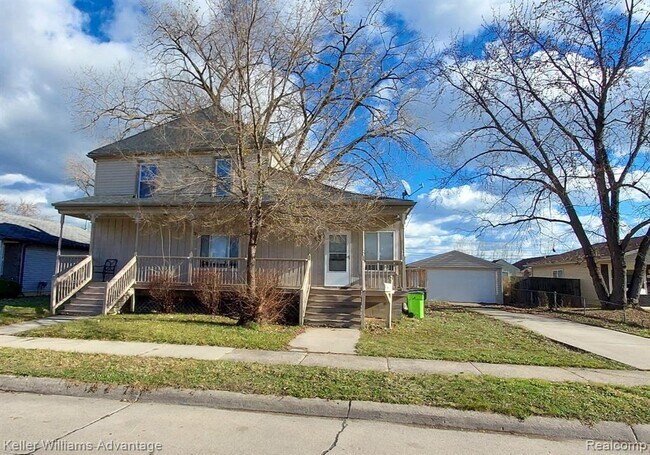 Building Photo - 25390 Pinehurst St