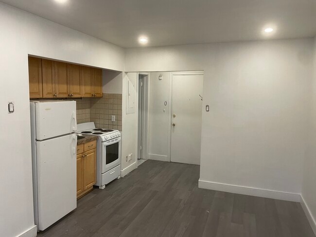 Building Photo - 2645 St Bercy